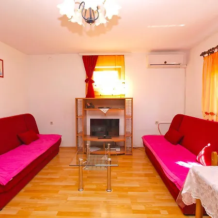 Apartament Silvana 143 *