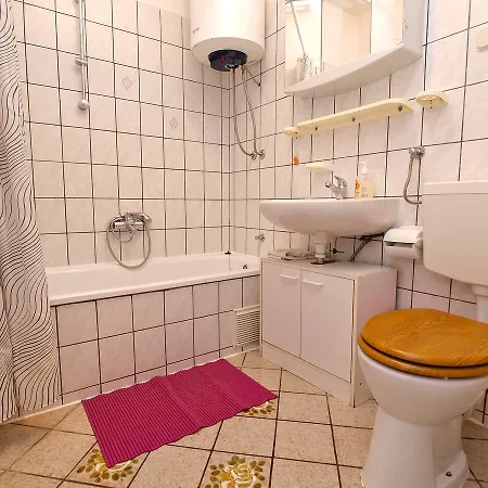 Apartament Silvana 143 *